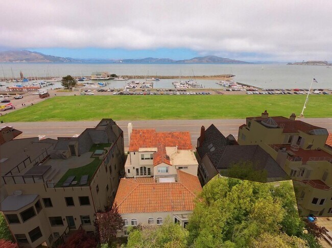 Building Photo - *Coming Soon* Marina Blvd - 7 Bedroom + Ga...