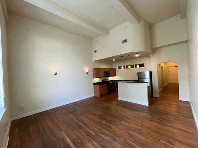 Building Photo - 525 E Grace St