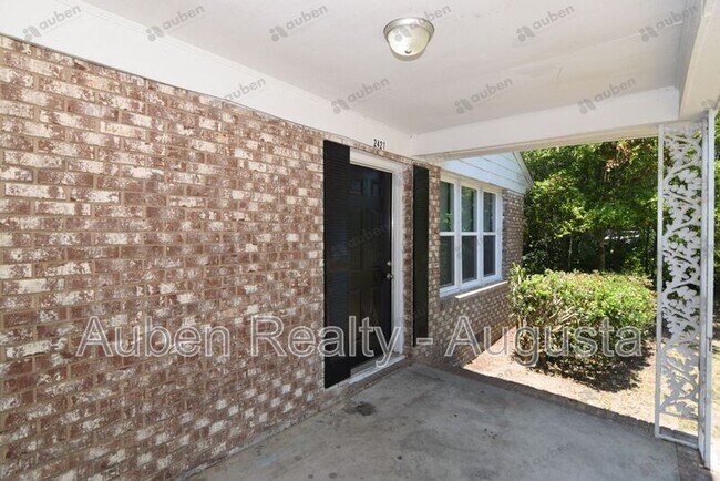 Building Photo - 2421 Oak Ridge St