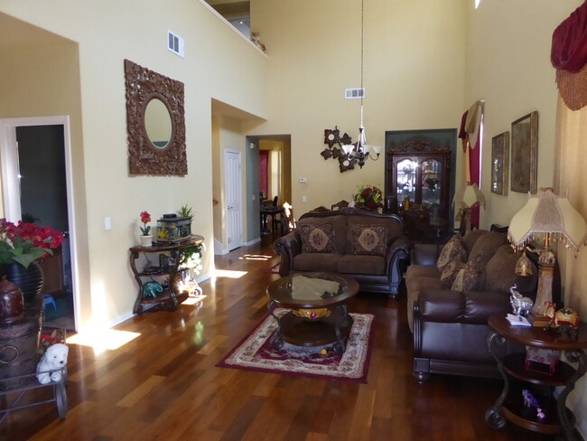 Building Photo - COMING SOON! 4 Bedroom Home in the Canyon Gate Community in Newhall!