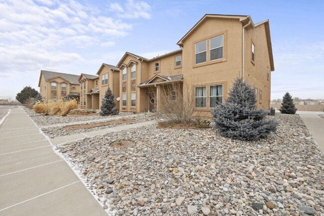 Foto del edificio - "Beautiful Townhome 3-Bedroom  2.5 Baths no carpet home, just 7 minutes from Fort Carson!"