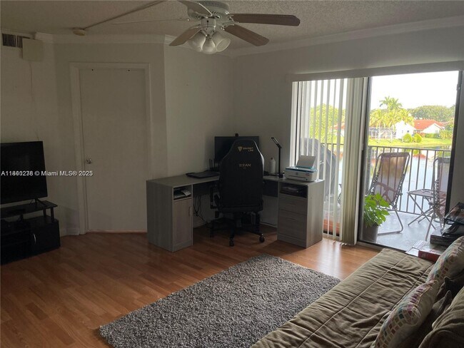 Foto del edificio - 450 Palm Cir W