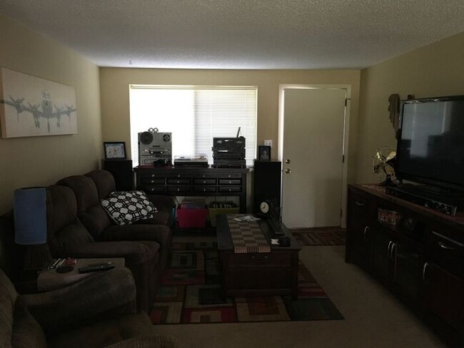 Building Photo - Lovely 2 Bedroom/1 Bath Duplex with Attached 1 Car Garage on Cul-de-sac in Loveland, CO