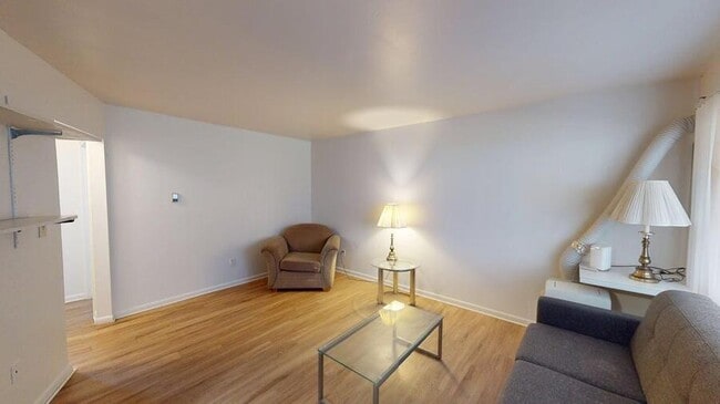 Building Photo - 839 Tappan-839-2