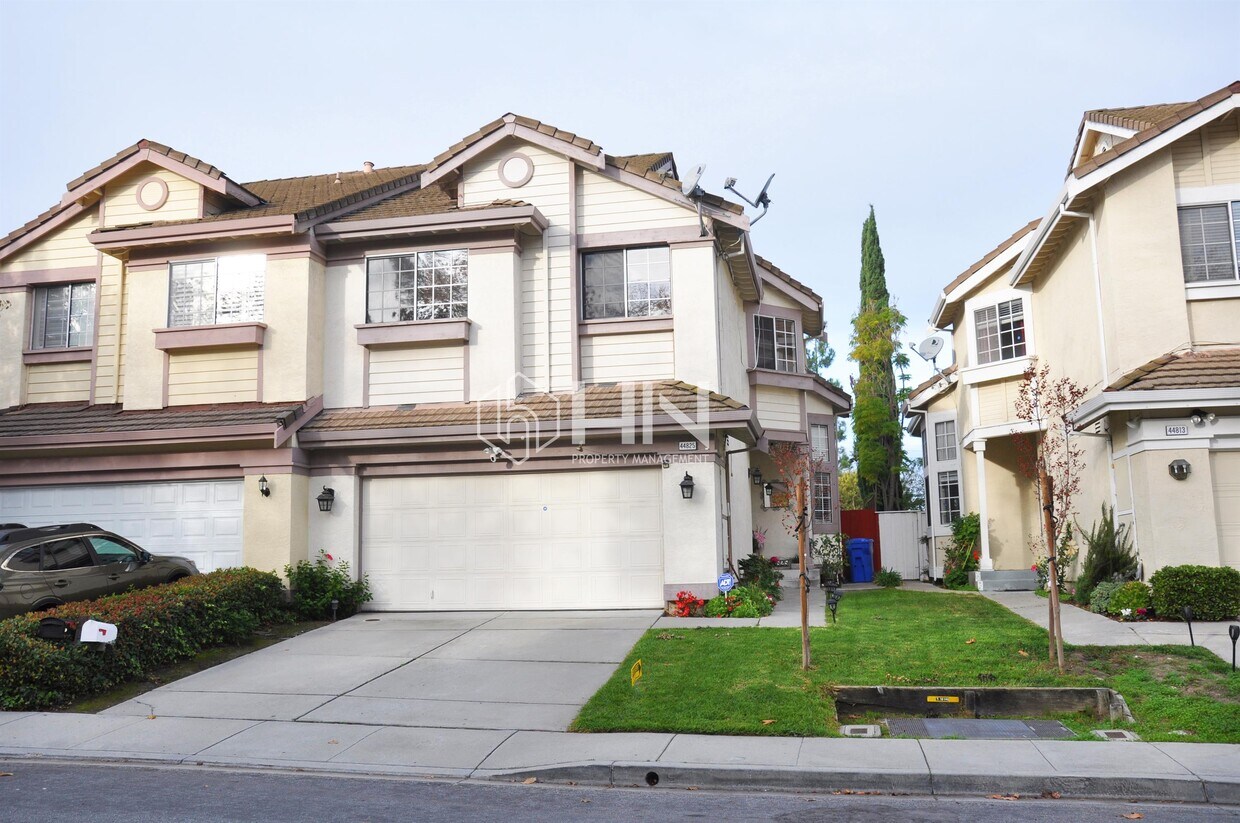 Primary Photo - 44825 Lynx Dr