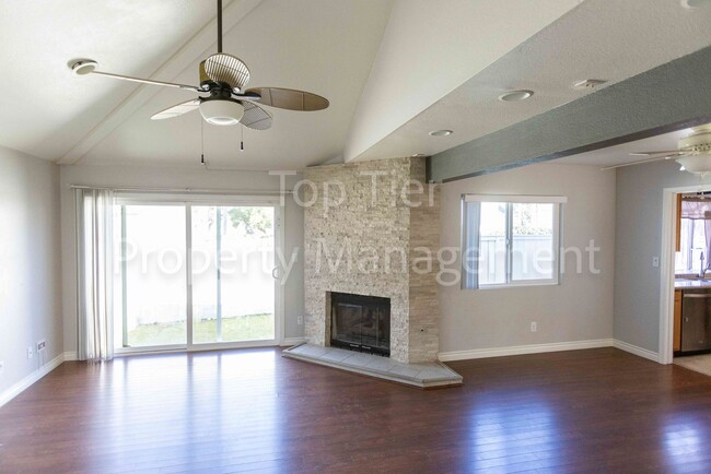 Foto del edificio - Beautiful 2 story 4BR, 2.5BA home with man...