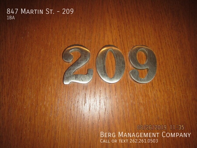 Building Photo - 847 Martin St