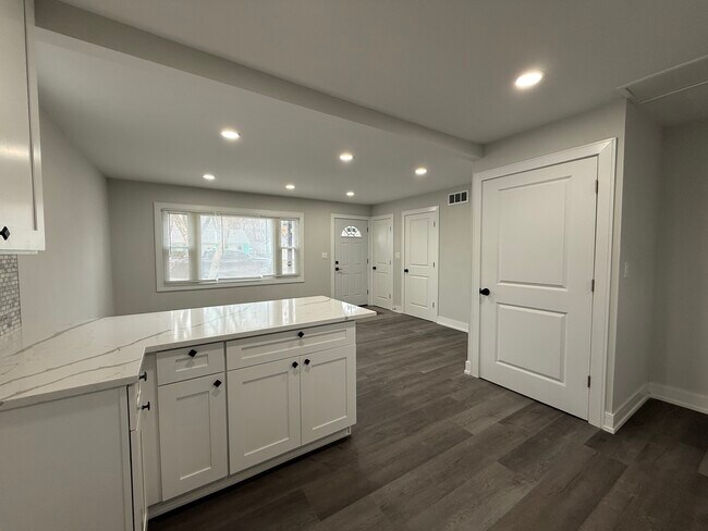 Foto del edificio - 16752 Artesian Ave