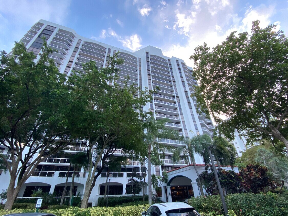 Foto principal - 3640 Yacht Club Dr