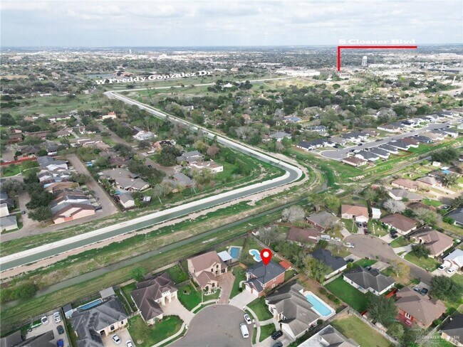 Foto del edificio - 2406 Stirling Ave