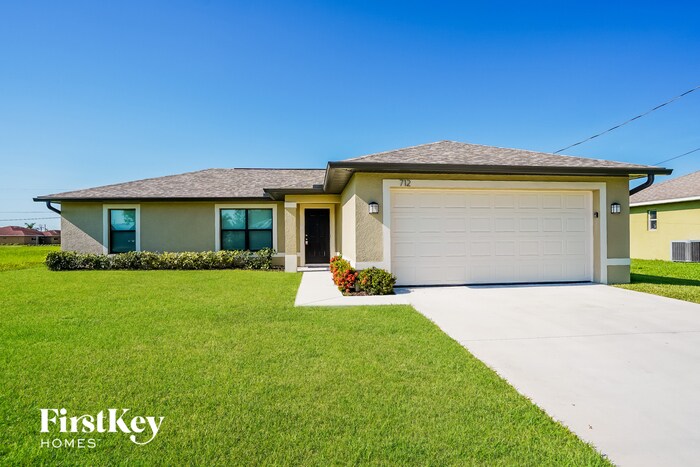 Foto principal - 712 NE Van Loon Ln