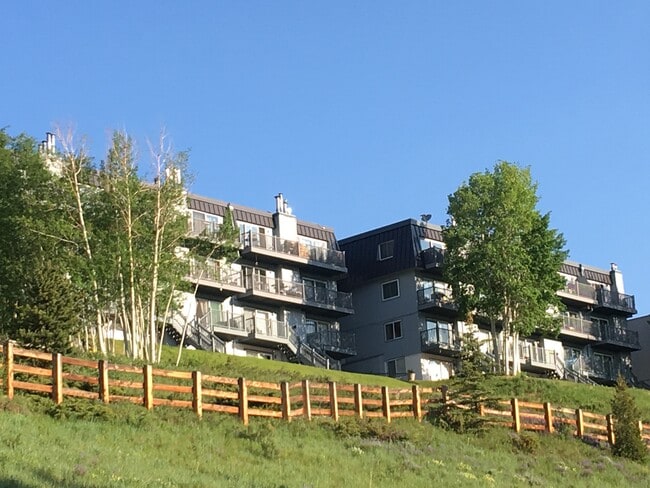 Building Photo - 340 La Bonte St