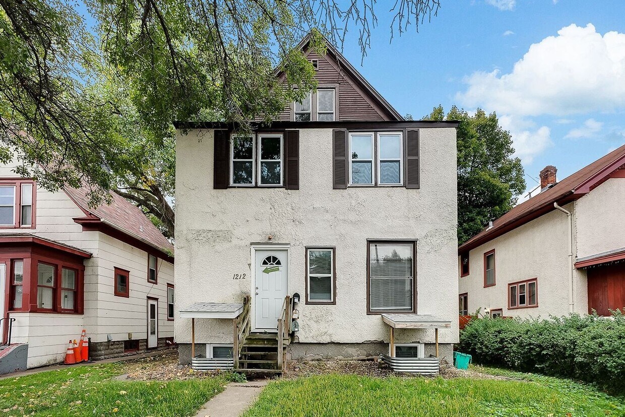 Primary Photo - 4 bedroom 2 bath available 9/1/2023