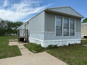 Building Photo - 2625 S West St