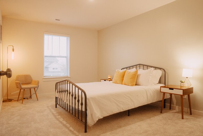 Building Photo - 606 Birdie Dr