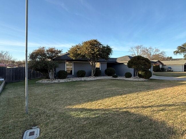 Foto del edificio - 3402 Azalea Dr