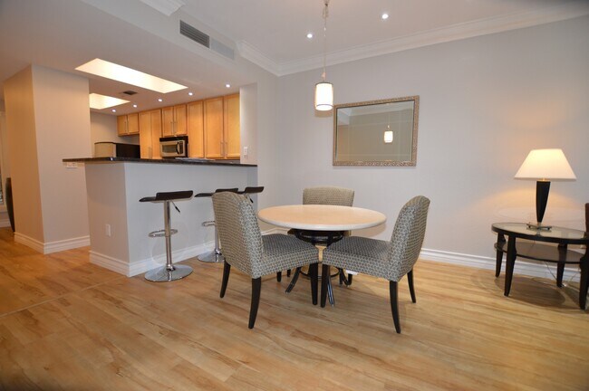 Foto del edificio - MERIDIAN FURNISHED 2 BDR /2 BATH Luxury Co...