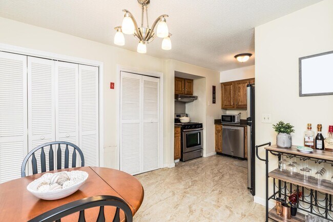 Foto del edificio - 608 Springbrook Cir