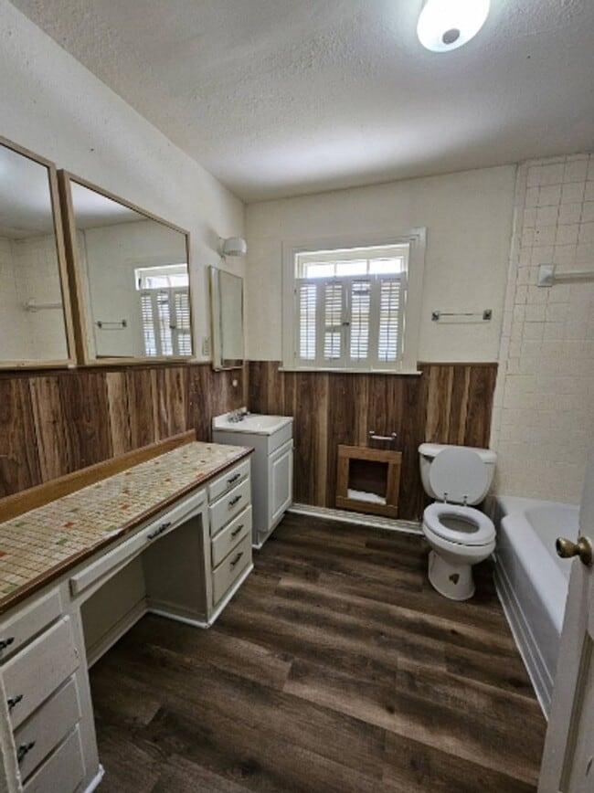 Foto del edificio - 2307 Holsum Cir