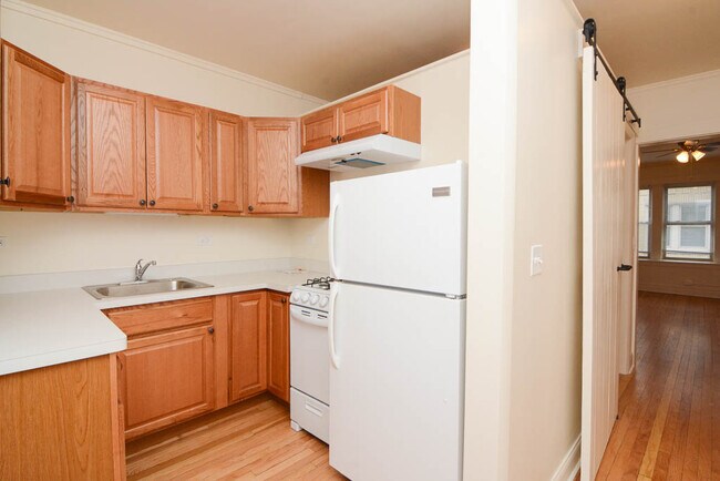 Building Photo - 4307 N Francisco Ave