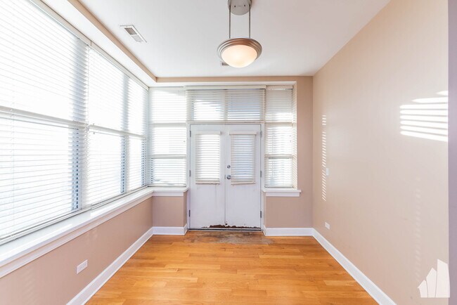 Foto del edificio - 2700 W Belmont Ave