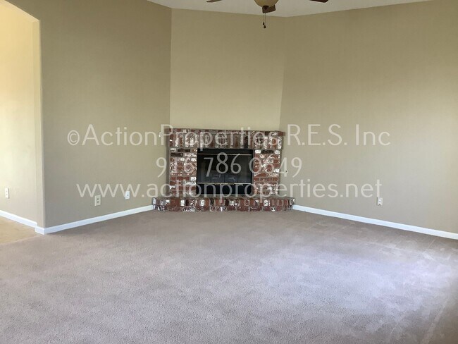 Foto del edificio - Single Story 3 Bedroom  Corner Lot -3 Bedr...