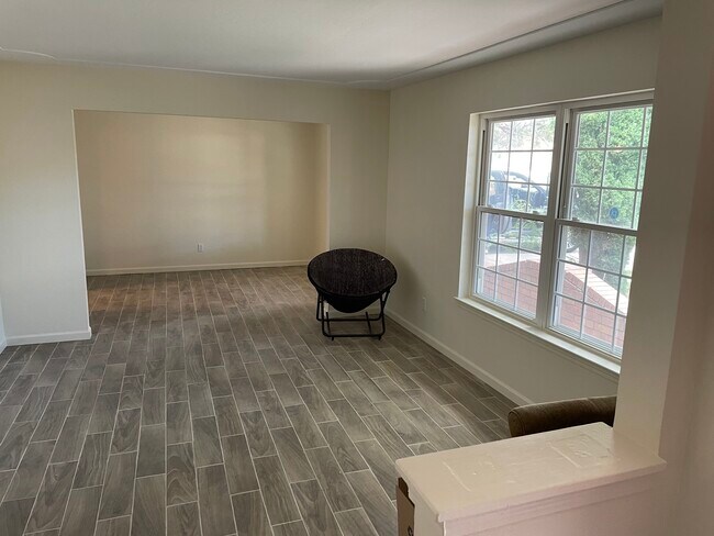 Living room/dining room - 4601 Bali Ct NE