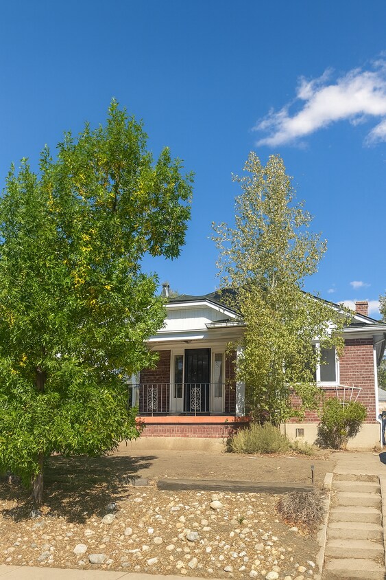 Primary Photo - 1453 E Sherman Ave