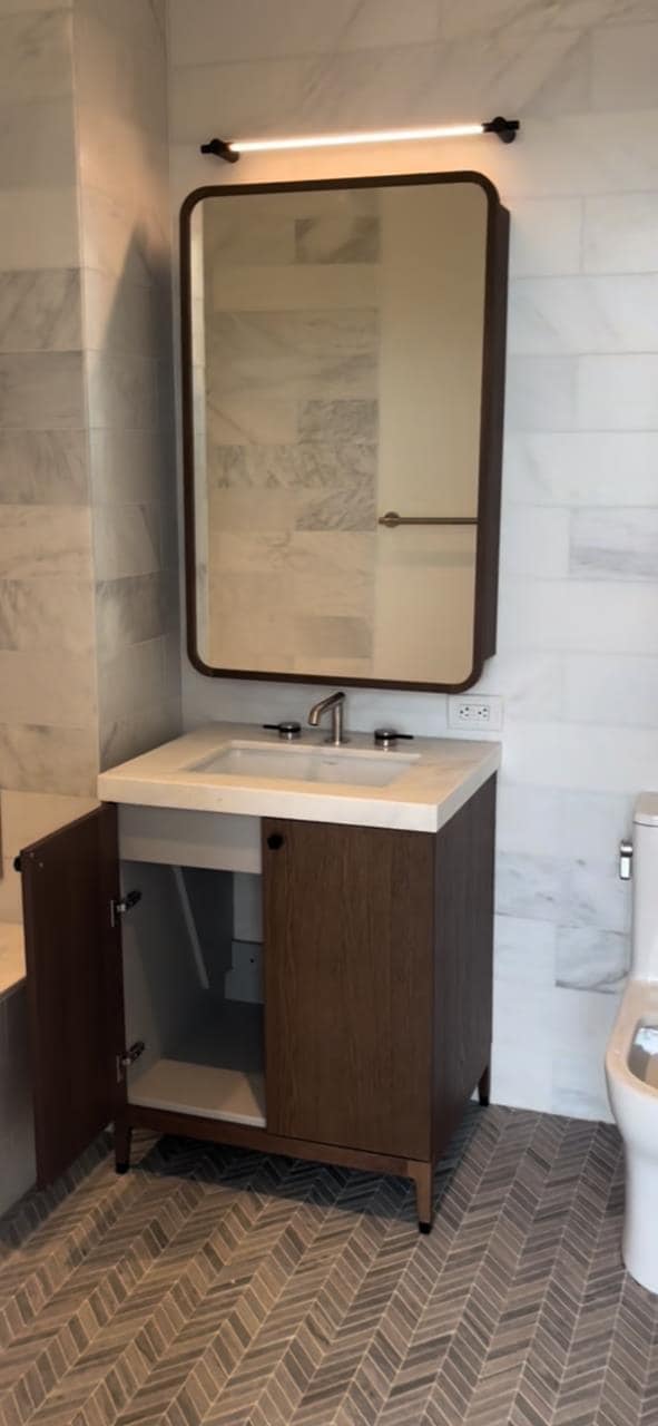Building Photo - 115 York St