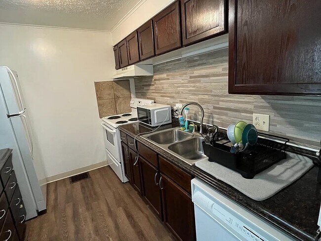 Foto del edificio - 18 Meadowlawn Dr