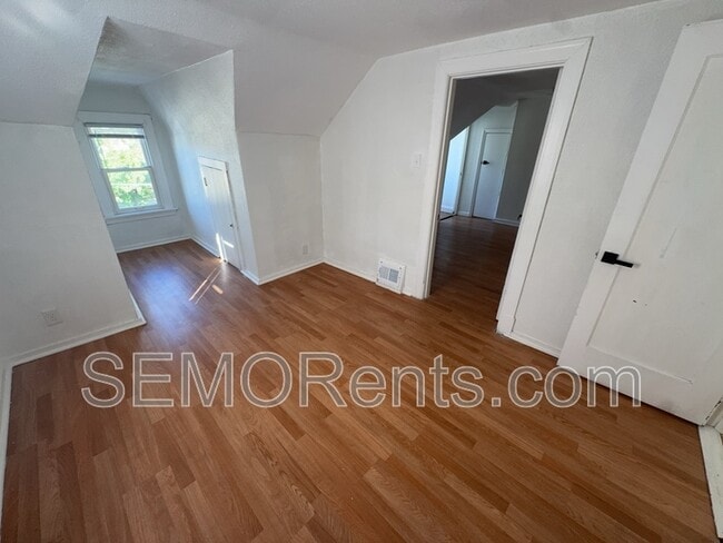 Foto del edificio - 6740 Robbins Ave