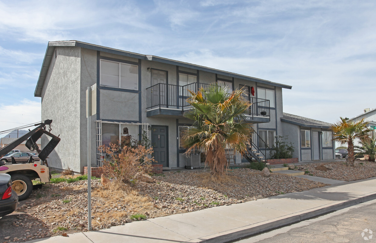 Primary Photo - Sunset Circle Apartments