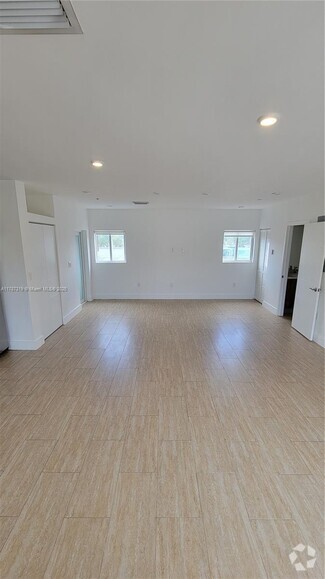 Building Photo - 6336 SW 27th St