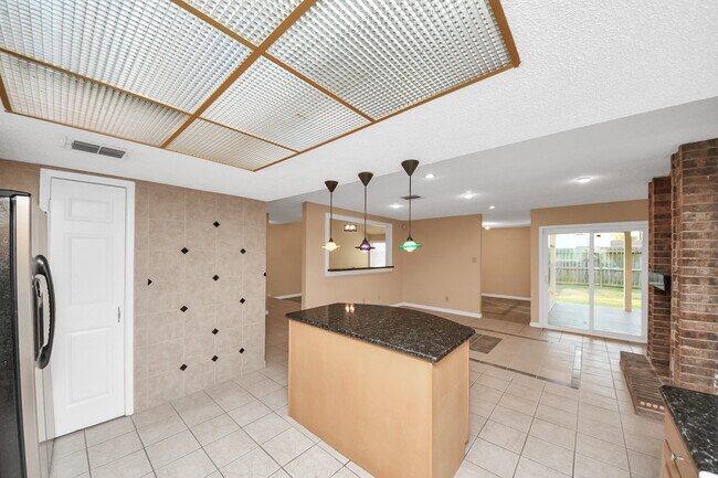 Foto del edificio - 12707 Corona Ln