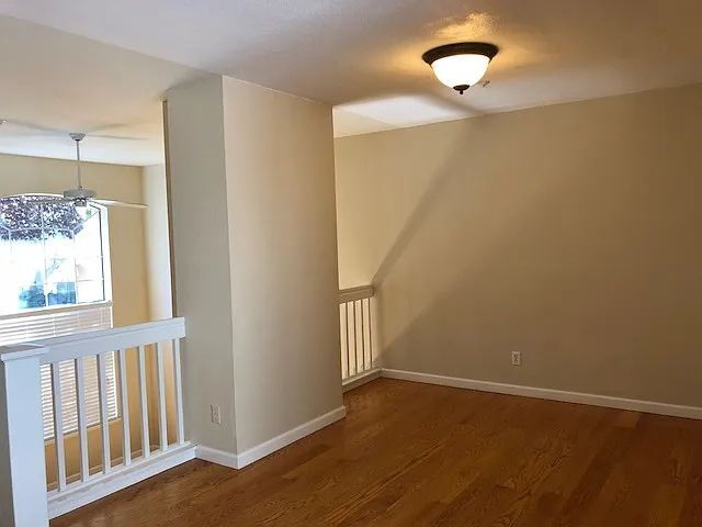 Foto del edificio - Beautiful End-Unit Townhome in Desirable S...