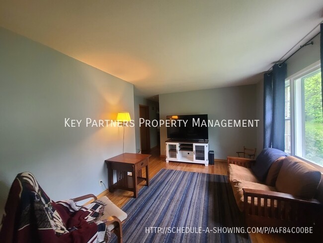 Building Photo - 6703 NW Evelyn - Beautiful Brick Ranch!