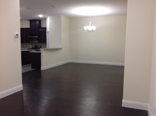 Building Photo - 4416 Kennedy Ct