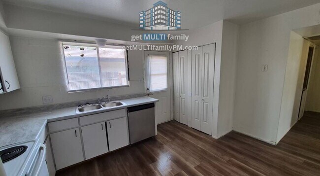 Foto del edificio - 8407 E Coronado Rd