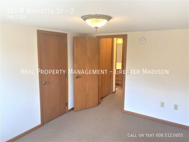 Foto del edificio - Large upper 2bed townhome apartment in bea...