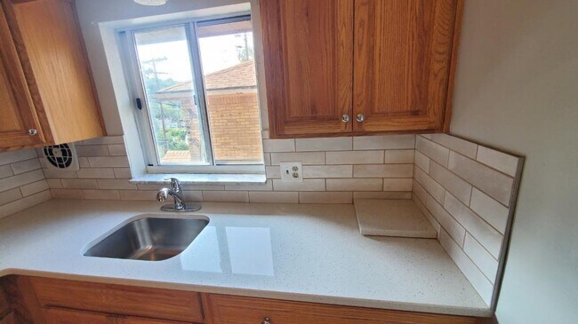 Foto del edificio - 32 Township Road Unit 2 West View PA 15229