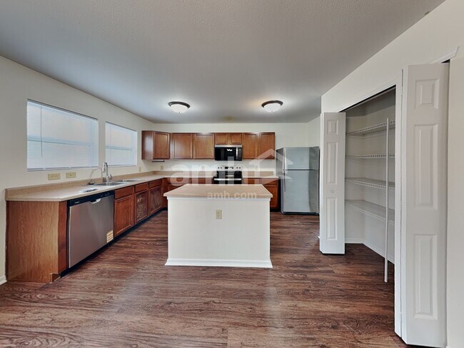 Foto del edificio - 524 Bridgewater Dr