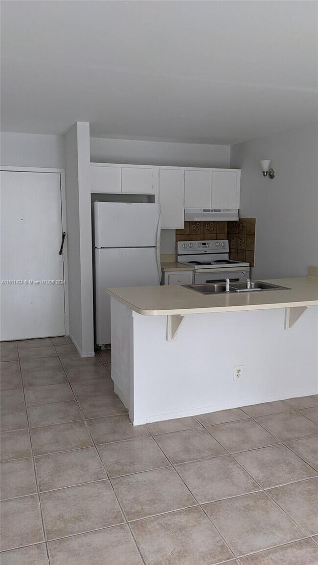 Foto del edificio - 2701 Riverside Dr