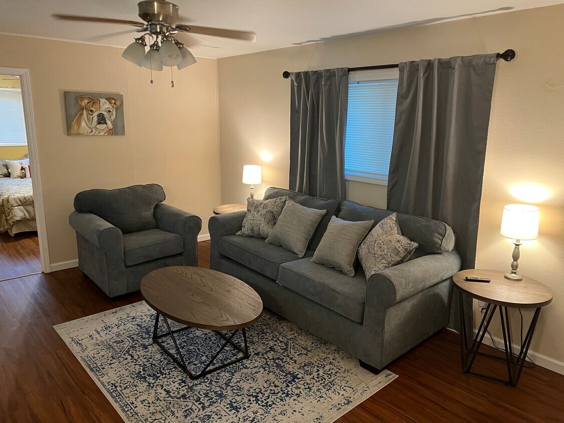 Foto del edificio - 103 N Nash St