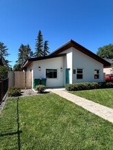 Building Photo - 372-384 E 8th Ave