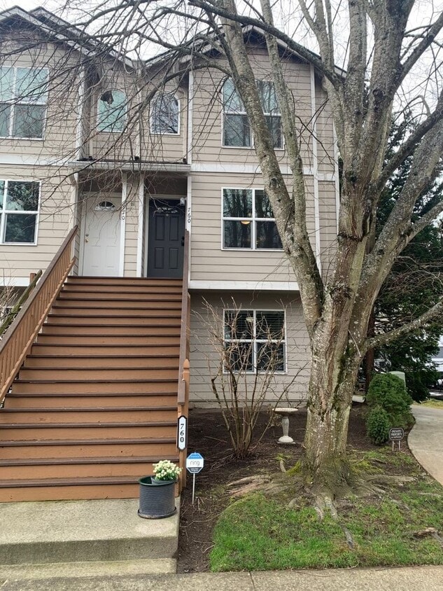 $2,450 - Customized Three-Story Townhome, ... - $2,450 - Customized Three-Story Townhome, ...