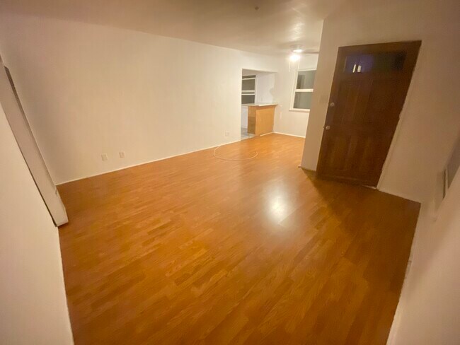 Living Room - 226 N Juanita Ave