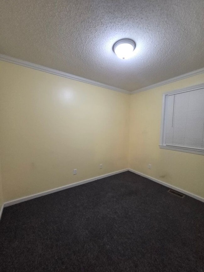Building Photo - 86 Landeau Cir