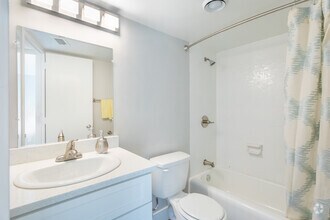 1 BR, 1 BA - 650 SF - 400 Maynard