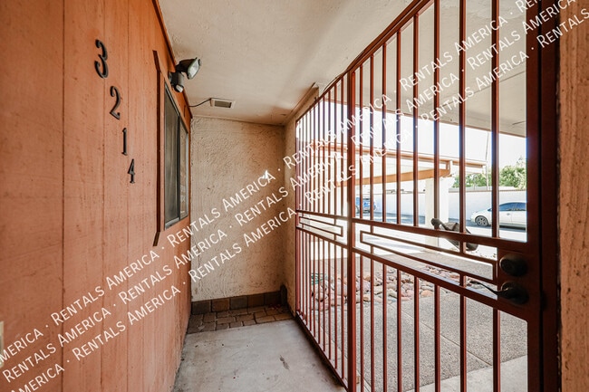Foto del edificio - 3214 S El Camino Dr