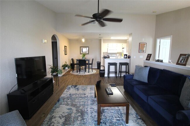Building Photo - 8933 Manor Loop